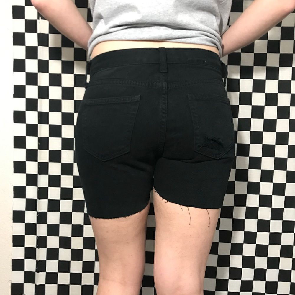 Distressed gap shorts   - Picture 7 of 7